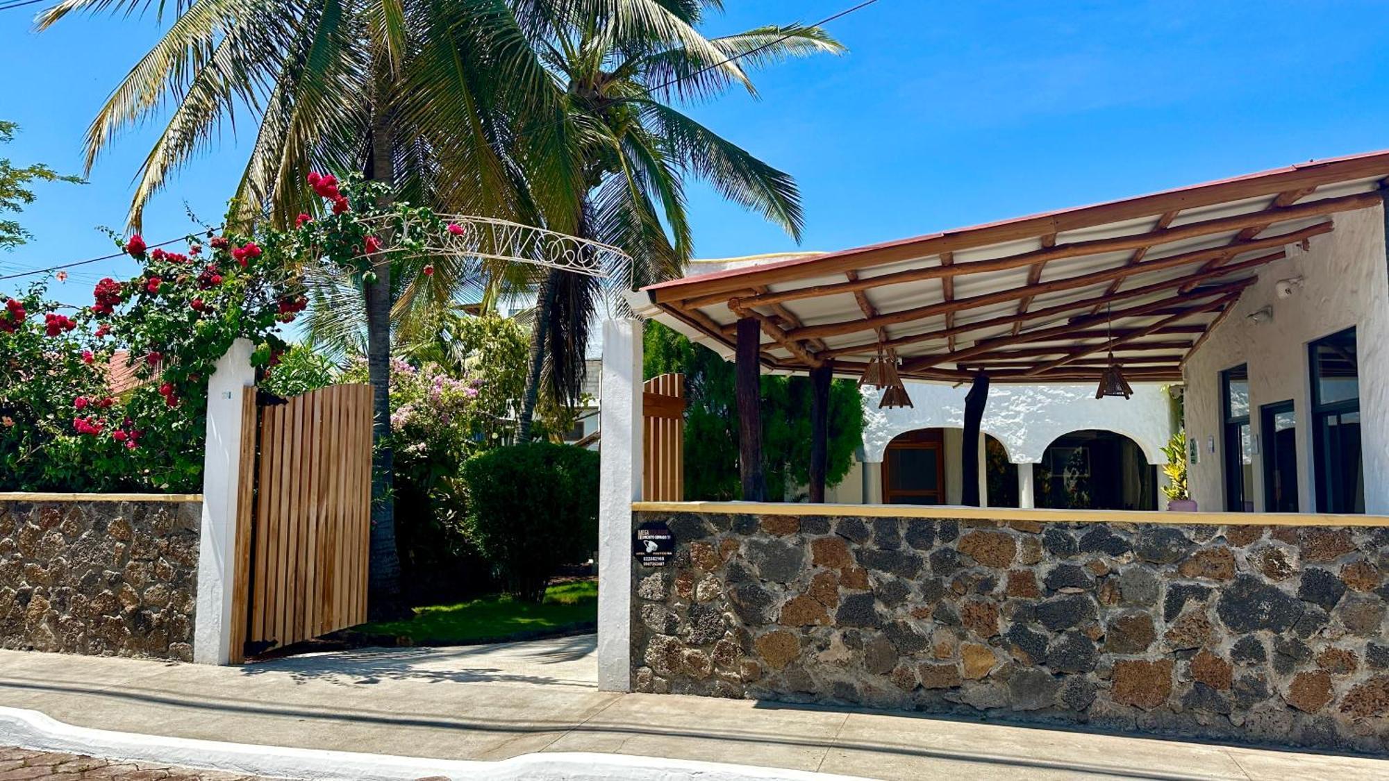 Hostal Suenos Silvestres Puerto Ayora  Εξωτερικό φωτογραφία